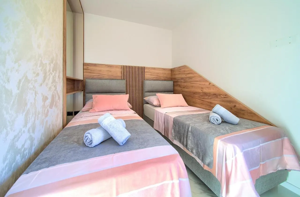 말린스카 Penthouse Rosa 아파트